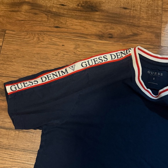 GUESS Y2K Men's Navy T-Shirt with Red striped logo Accents Small - Picture 4 of 10